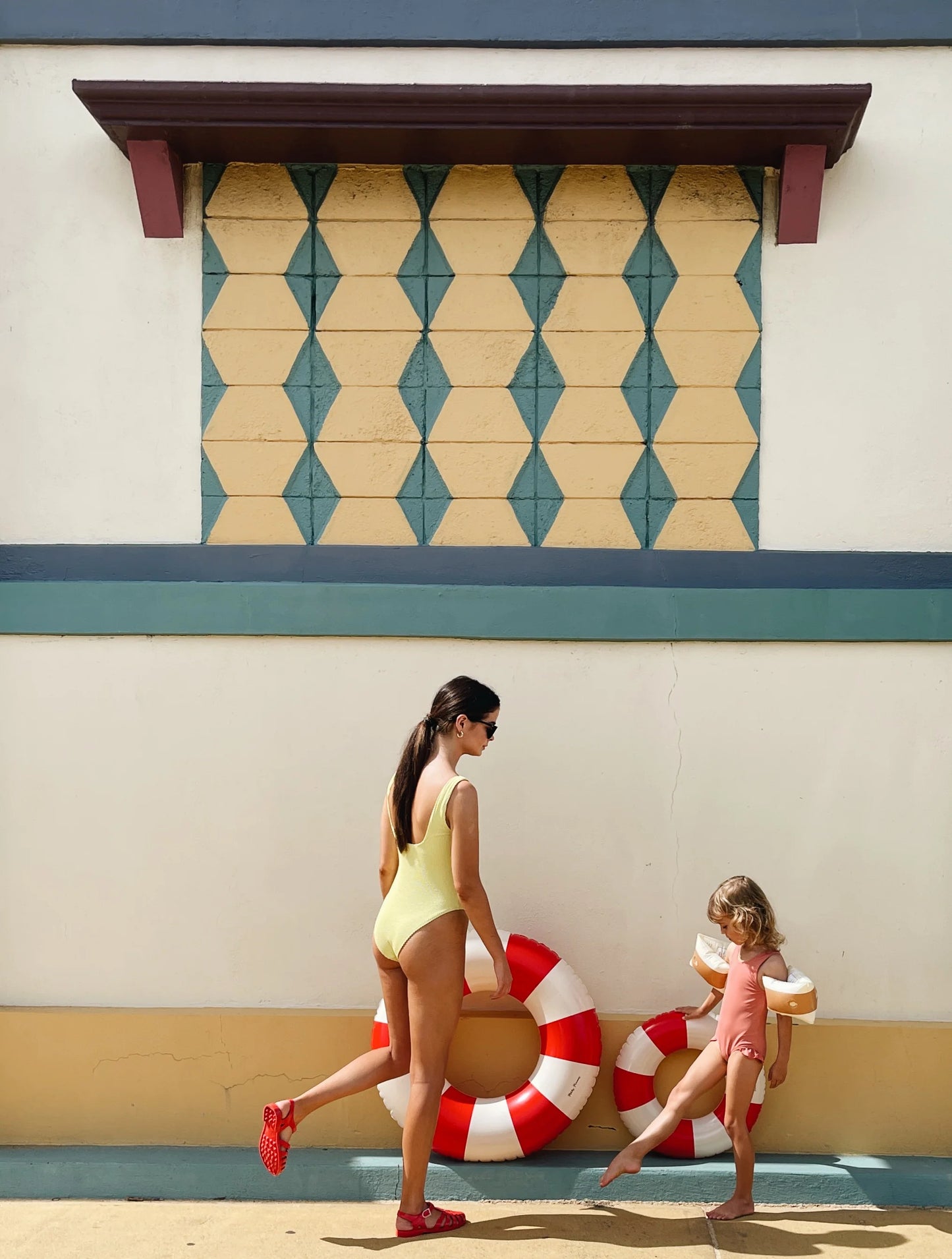 Petites Pommes Swim Ring Signal