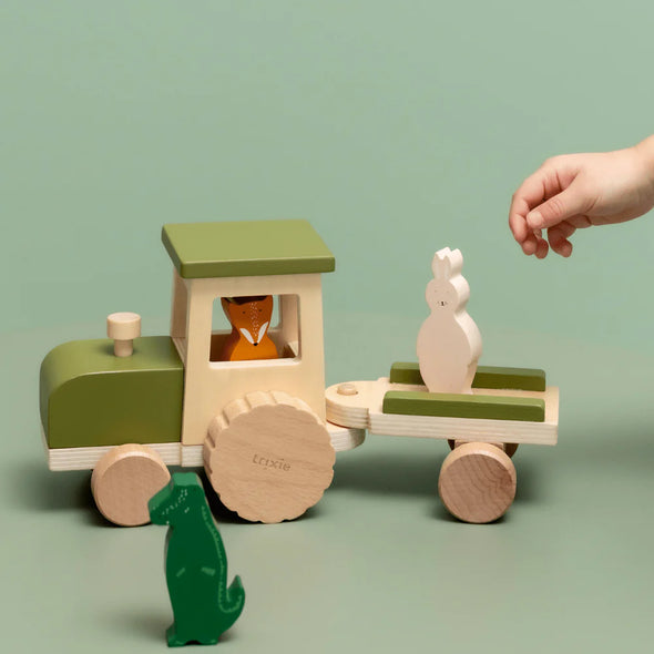 Trixie Wooden tractor with Trailor